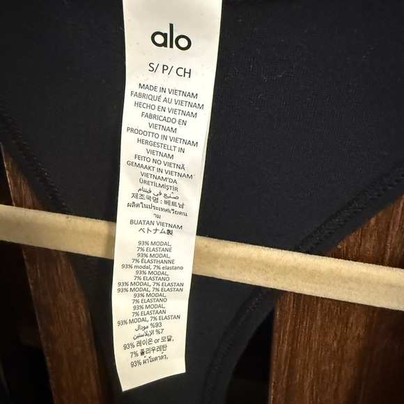 ALO Yoga Women's Black All Day Tank Top - Picture 4 of 4